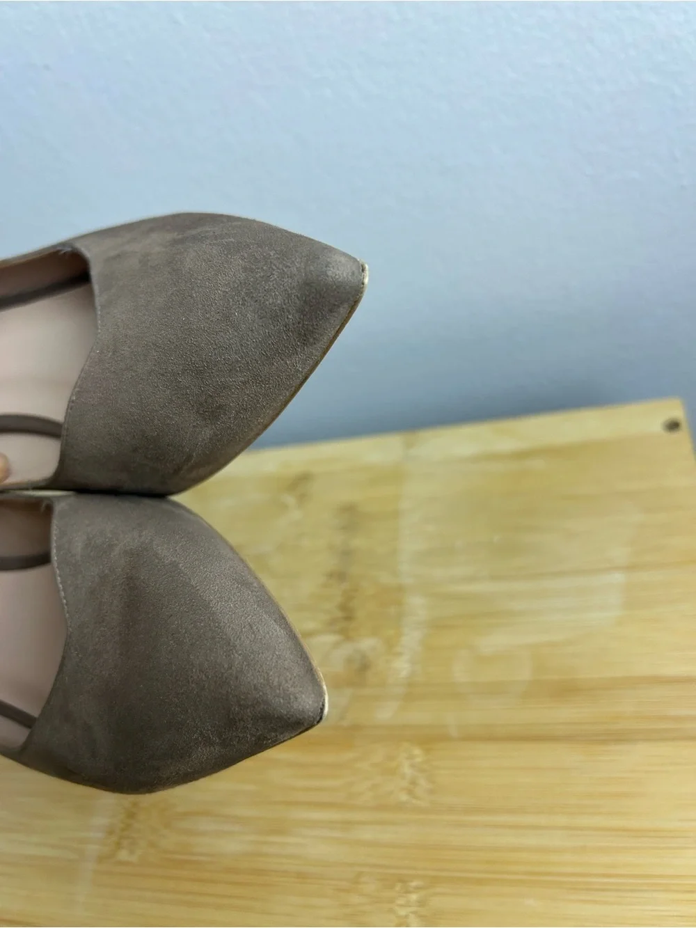 Stuart Weitzman Women’s size 9 Taupe Suede Pointed Pumps Made in Spain